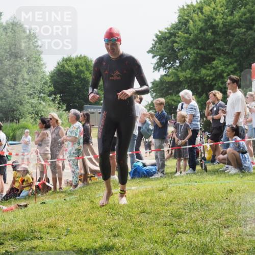15.06.2025 - 27. Vierlanden-Triathlon KatJ http://msf.ph/oto/8026902 15.06.2025 11:00:29 Schwimmen 646, 657, 662, 694, 714, 731 meine-sportfotos.de