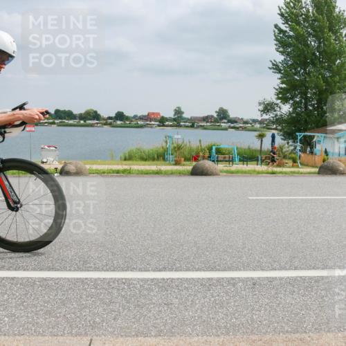 21.06.2025 - 27. Vierlanden-Triathlon H.Heesch http://msf.ph/oto/8026916 15.06.2025 12:16:58 Radfahren 667, 817 meine-sportfotos.de