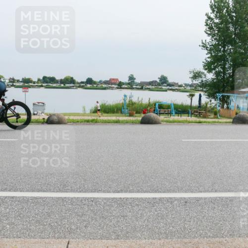 21.06.2025 - 27. Vierlanden-Triathlon H.Heesch http://msf.ph/oto/8026927 15.06.2025 11:19:52 Radfahren 982 meine-sportfotos.de