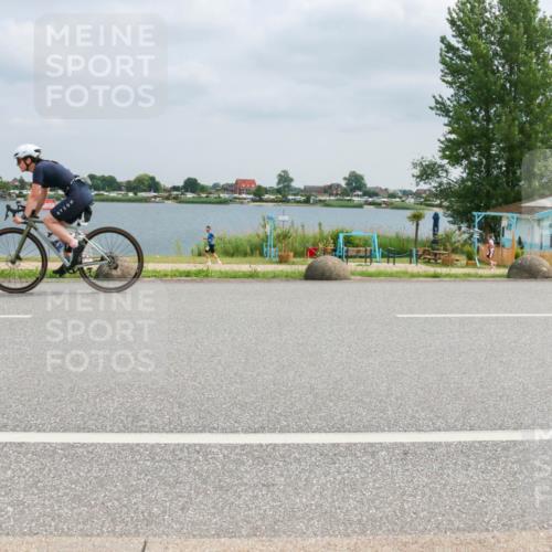 21.06.2025 - 27. Vierlanden-Triathlon H.Heesch http://msf.ph/oto/8026935 15.06.2025 12:17:04 Radfahren 667, 691, 923 meine-sportfotos.de