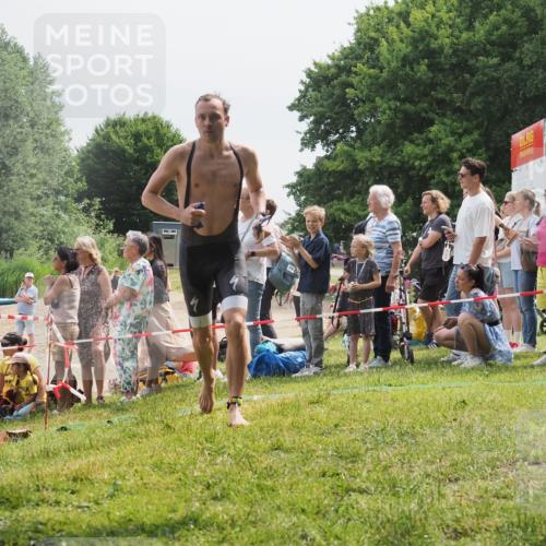 15.06.2025 - 27. Vierlanden-Triathlon KatJ http://msf.ph/oto/8026936 15.06.2025 11:00:31 Schwimmen 646, 662, 694, 714, 731 meine-sportfotos.de