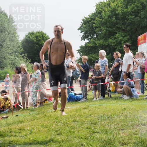 15.06.2025 - 27. Vierlanden-Triathlon KatJ http://msf.ph/oto/8026949 15.06.2025 11:00:31 Schwimmen 646, 662, 694, 714, 731 meine-sportfotos.de