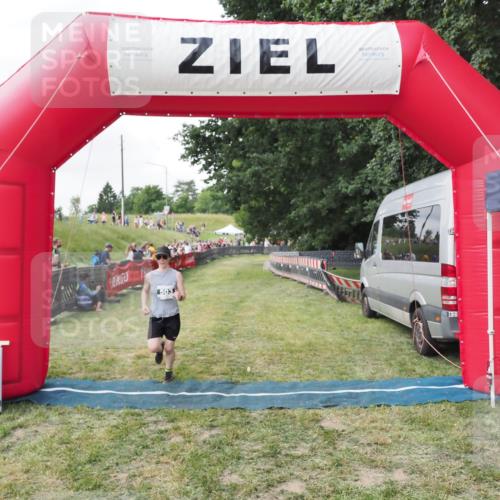 21.06.2025 - 27. Vierlanden-Triathlon MichiJ http://msf.ph/oto/8026957 15.06.2026 12:01:44 Ziel 503 meine-sportfotos.de