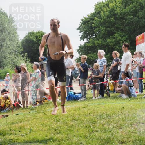 15.06.2025 - 27. Vierlanden-Triathlon KatJ http://msf.ph/oto/8026958 15.06.2025 11:00:31 Schwimmen 646, 662, 694, 714, 731 meine-sportfotos.de