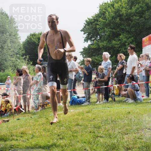 15.06.2025 - 27. Vierlanden-Triathlon KatJ http://msf.ph/oto/8026970 15.06.2025 11:00:31 Schwimmen 646, 662, 694, 714, 731 meine-sportfotos.de