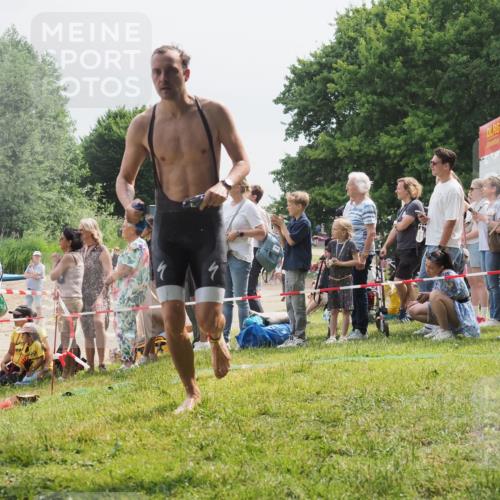 15.06.2025 - 27. Vierlanden-Triathlon KatJ http://msf.ph/oto/8026978 15.06.2025 11:00:31 Schwimmen 646, 662, 694, 714, 731 meine-sportfotos.de