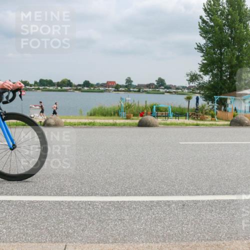 21.06.2025 - 27. Vierlanden-Triathlon H.Heesch http://msf.ph/oto/8026987 15.06.2025 12:17:20 Radfahren 696 meine-sportfotos.de
