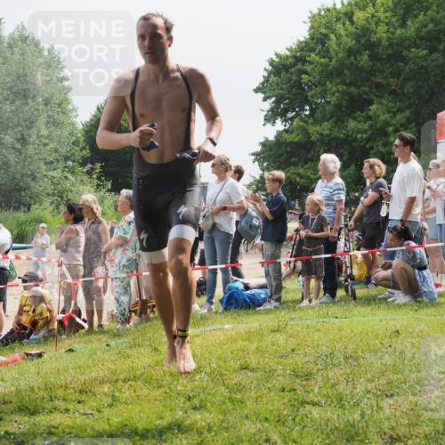15.06.2025 - 27. Vierlanden-Triathlon KatJ http://msf.ph/oto/8026989 15.06.2025 11:00:31 Schwimmen 646, 662, 694, 714, 731 meine-sportfotos.de