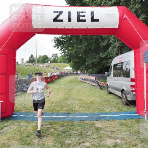 21.06.2025 - 27. Vierlanden-Triathlon MichiJ http://msf.ph/oto/8026993 15.06.2026 12:01:45 Ziel 503 meine-sportfotos.de