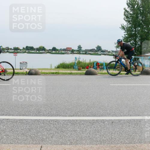 21.06.2025 - 27. Vierlanden-Triathlon H.Heesch http://msf.ph/oto/8027000 15.06.2025 11:20:07 Radfahren 3, 115, 232, 789, 811, 968 meine-sportfotos.de