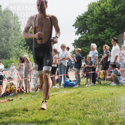 15.06.2025 - 27. Vierlanden-Triathlon KatJ http://msf.ph/oto/8027001 15.06.2025 11:00:31 Schwimmen 646, 662, 694, 714, 731 meine-sportfotos.de