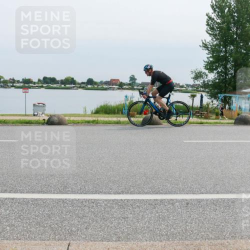 21.06.2025 - 27. Vierlanden-Triathlon H.Heesch http://msf.ph/oto/8027006 15.06.2025 11:20:07 Radfahren 3, 115, 232, 789, 811, 968 meine-sportfotos.de