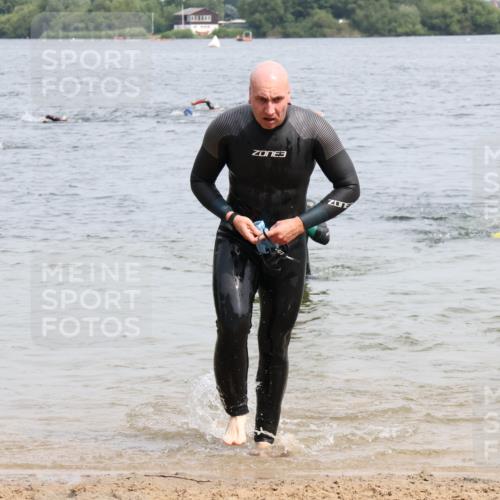 15.06.2025 - 27. Vierlanden-Triathlon Lena Gebhardt http://msf.ph/oto/8027013 15.06.2025 10:59:30 Schwimmen 641, 668, 751 meine-sportfotos.de