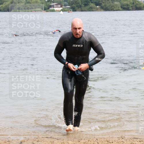 15.06.2025 - 27. Vierlanden-Triathlon Lena Gebhardt http://msf.ph/oto/8027020 15.06.2025 10:59:30 Schwimmen 641, 668, 751 meine-sportfotos.de