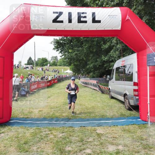 21.06.2025 - 27. Vierlanden-Triathlon MichiJ http://msf.ph/oto/8027030 15.06.2026 12:04:34 Ziel 602 meine-sportfotos.de