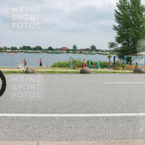 21.06.2025 - 27. Vierlanden-Triathlon H.Heesch http://msf.ph/oto/8027031 15.06.2025 12:17:39 Radfahren 853, 859 meine-sportfotos.de