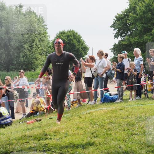 15.06.2025 - 27. Vierlanden-Triathlon KatJ http://msf.ph/oto/8027034 15.06.2025 11:00:40 Schwimmen 649, 678, 723 meine-sportfotos.de