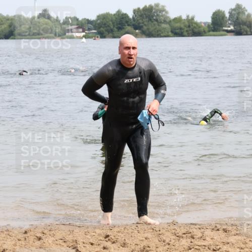 15.06.2025 - 27. Vierlanden-Triathlon Lena Gebhardt http://msf.ph/oto/8027037 15.06.2025 10:59:31 Schwimmen 641, 668, 751 meine-sportfotos.de