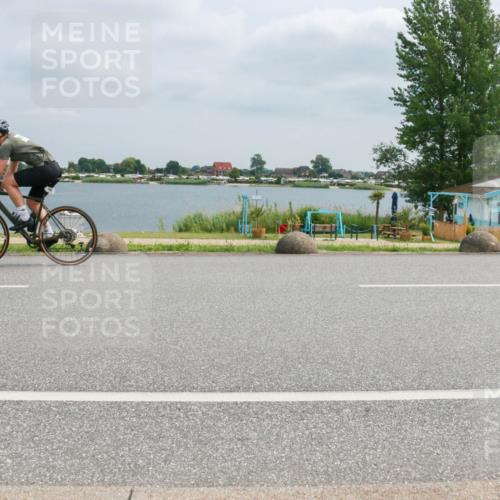 21.06.2025 - 27. Vierlanden-Triathlon H.Heesch http://msf.ph/oto/8027046 15.06.2025 12:18:07 Radfahren 742 meine-sportfotos.de