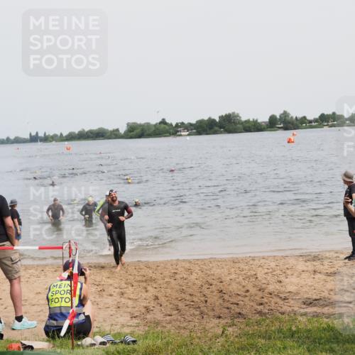 21.06.2025 - 27. Vierlanden-Triathlon MichiJ http://msf.ph/oto/8027048 15.06.2026 10:57:46 Schwimmen 686, 707, 738, 774 meine-sportfotos.de