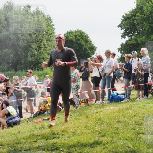 15.06.2025 - 27. Vierlanden-Triathlon KatJ http://msf.ph/oto/8027049 15.06.2025 11:00:40 Schwimmen 649, 678, 723 meine-sportfotos.de