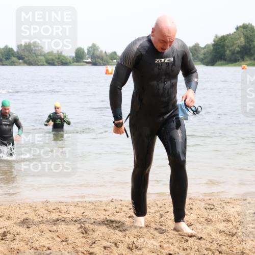 15.06.2025 - 27. Vierlanden-Triathlon Lena Gebhardt http://msf.ph/oto/8027056 15.06.2025 10:59:33 Schwimmen 641, 668, 751 meine-sportfotos.de
