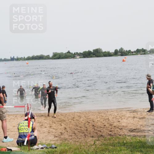 21.06.2025 - 27. Vierlanden-Triathlon MichiJ http://msf.ph/oto/8027065 15.06.2026 10:57:46 Schwimmen 686, 707, 738, 774 meine-sportfotos.de