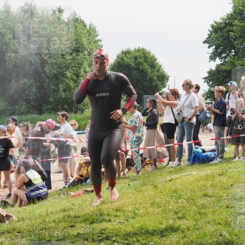 15.06.2025 - 27. Vierlanden-Triathlon KatJ http://msf.ph/oto/8027066 15.06.2025 11:00:40 Schwimmen 649, 678, 723 meine-sportfotos.de
