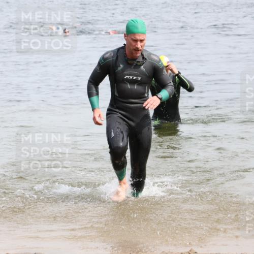 15.06.2025 - 27. Vierlanden-Triathlon Lena Gebhardt http://msf.ph/oto/8027074 15.06.2025 10:59:35 Schwimmen 641, 668, 727, 751 meine-sportfotos.de