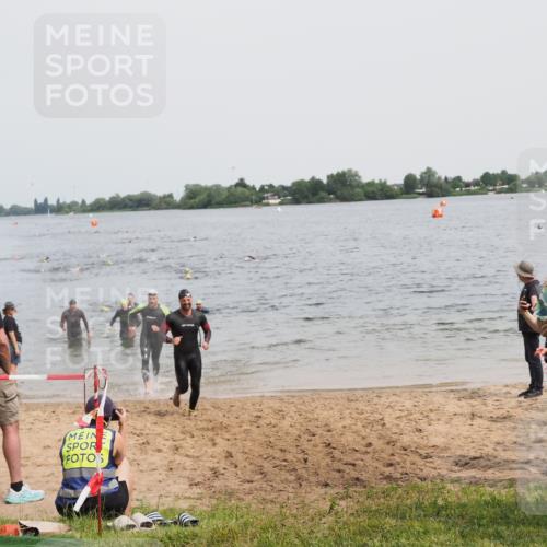 21.06.2025 - 27. Vierlanden-Triathlon MichiJ http://msf.ph/oto/8027076 15.06.2026 10:57:46 Schwimmen 686, 707, 738, 774 meine-sportfotos.de