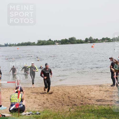 21.06.2025 - 27. Vierlanden-Triathlon MichiJ http://msf.ph/oto/8027080 15.06.2026 10:57:47 Schwimmen 686, 738, 774 meine-sportfotos.de