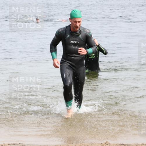 15.06.2025 - 27. Vierlanden-Triathlon Lena Gebhardt http://msf.ph/oto/8027081 15.06.2025 10:59:35 Schwimmen 641, 668, 727, 751 meine-sportfotos.de