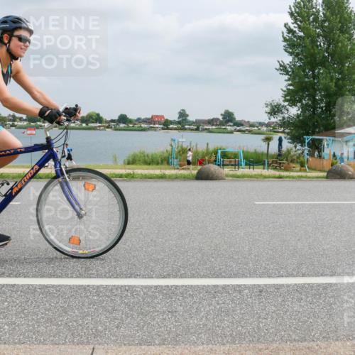 21.06.2025 - 27. Vierlanden-Triathlon H.Heesch http://msf.ph/oto/8027084 15.06.2025 12:18:36 Radfahren 781, 892 meine-sportfotos.de