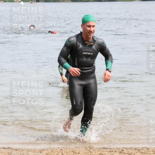 15.06.2025 - 27. Vierlanden-Triathlon Lena Gebhardt http://msf.ph/oto/8027085 15.06.2025 10:59:36 Schwimmen 641, 668, 727, 751 meine-sportfotos.de