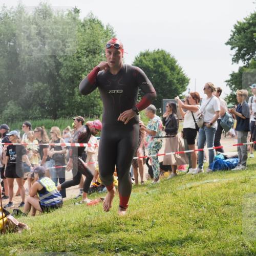 15.06.2025 - 27. Vierlanden-Triathlon KatJ http://msf.ph/oto/8027086 15.06.2025 11:00:41 Schwimmen 649, 678, 699, 723 meine-sportfotos.de