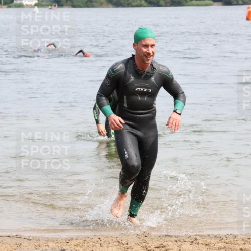 15.06.2025 - 27. Vierlanden-Triathlon Lena Gebhardt http://msf.ph/oto/8027092 15.06.2025 10:59:37 Schwimmen 641, 668, 727, 751 meine-sportfotos.de