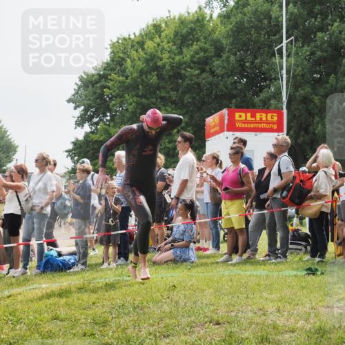 15.06.2025 - 27. Vierlanden-Triathlon KatJ http://msf.ph/oto/8027096 15.06.2025 11:00:43 Schwimmen 649, 678, 699, 723 meine-sportfotos.de