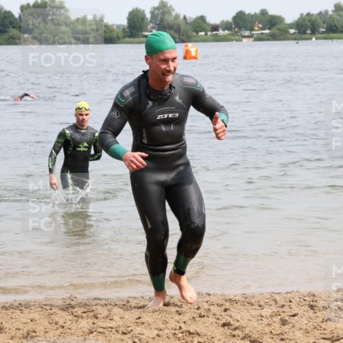 15.06.2025 - 27. Vierlanden-Triathlon Lena Gebhardt http://msf.ph/oto/8027104 15.06.2025 10:59:38 Schwimmen 641, 668, 727, 751 meine-sportfotos.de