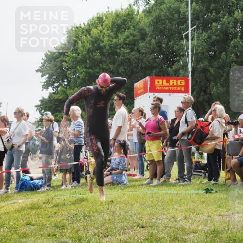 15.06.2025 - 27. Vierlanden-Triathlon KatJ http://msf.ph/oto/8027109 15.06.2025 11:00:43 Schwimmen 649, 678, 699, 723 meine-sportfotos.de