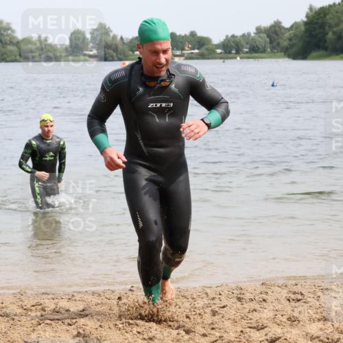 15.06.2025 - 27. Vierlanden-Triathlon Lena Gebhardt http://msf.ph/oto/8027110 15.06.2025 10:59:38 Schwimmen 641, 668, 727, 751 meine-sportfotos.de