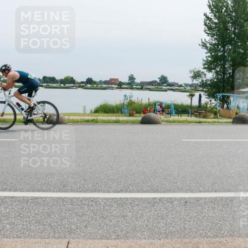 21.06.2025 - 27. Vierlanden-Triathlon H.Heesch http://msf.ph/oto/8027114 15.06.2025 11:20:16 Radfahren 852, 861 meine-sportfotos.de