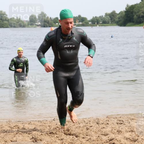 15.06.2025 - 27. Vierlanden-Triathlon Lena Gebhardt http://msf.ph/oto/8027116 15.06.2025 10:59:38 Schwimmen 641, 668, 727, 751 meine-sportfotos.de