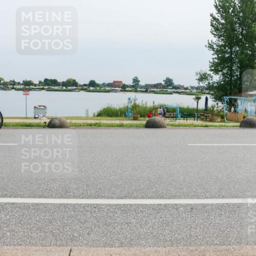 21.06.2025 - 27. Vierlanden-Triathlon H.Heesch http://msf.ph/oto/8027119 15.06.2025 11:20:16 Radfahren 852, 861 meine-sportfotos.de