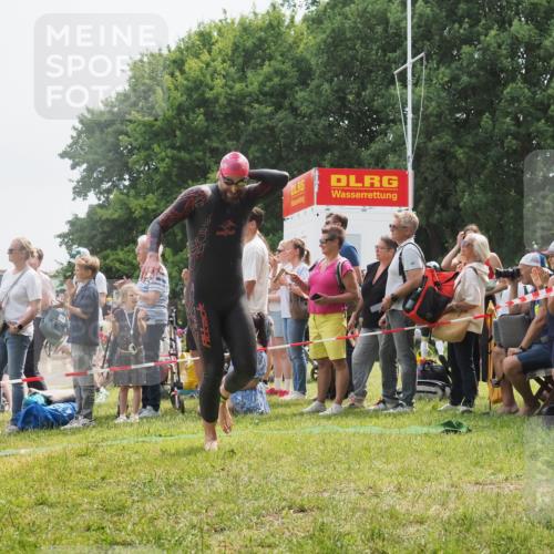 15.06.2025 - 27. Vierlanden-Triathlon KatJ http://msf.ph/oto/8027120 15.06.2025 11:00:43 Schwimmen 649, 678, 699, 723 meine-sportfotos.de