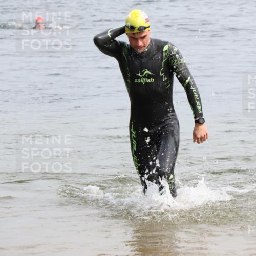 15.06.2025 - 27. Vierlanden-Triathlon Lena Gebhardt http://msf.ph/oto/8027134 15.06.2025 10:59:40 Schwimmen 641, 668, 727, 751 meine-sportfotos.de