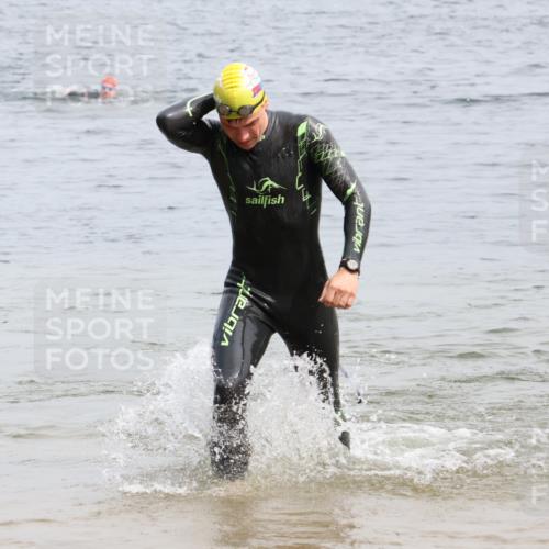 15.06.2025 - 27. Vierlanden-Triathlon Lena Gebhardt http://msf.ph/oto/8027139 15.06.2025 10:59:40 Schwimmen 641, 668, 727, 751 meine-sportfotos.de