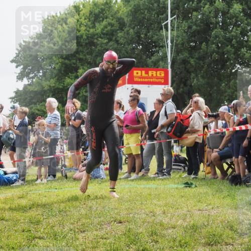 15.06.2025 - 27. Vierlanden-Triathlon KatJ http://msf.ph/oto/8027141 15.06.2025 11:00:43 Schwimmen 649, 678, 699, 723 meine-sportfotos.de