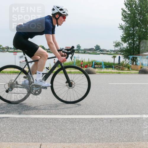 21.06.2025 - 27. Vierlanden-Triathlon H.Heesch http://msf.ph/oto/8027145 15.06.2025 11:20:49 Radfahren 237, 952, 962 meine-sportfotos.de