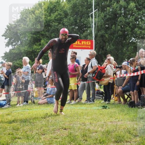 15.06.2025 - 27. Vierlanden-Triathlon KatJ http://msf.ph/oto/8027151 15.06.2025 11:00:43 Schwimmen 649, 678, 699, 723 meine-sportfotos.de