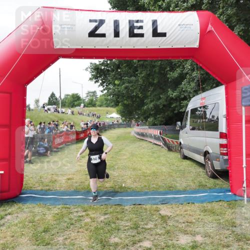 21.06.2025 - 27. Vierlanden-Triathlon MichiJ http://msf.ph/oto/8027156 15.06.2026 12:04:50 Ziel 578 meine-sportfotos.de